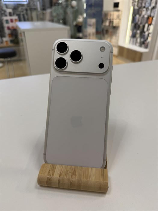 Б.У. Смартфон Apple iPhone 17 Pro Max 256Gb (eSim) (353763616347767) 7159 - фото 41222